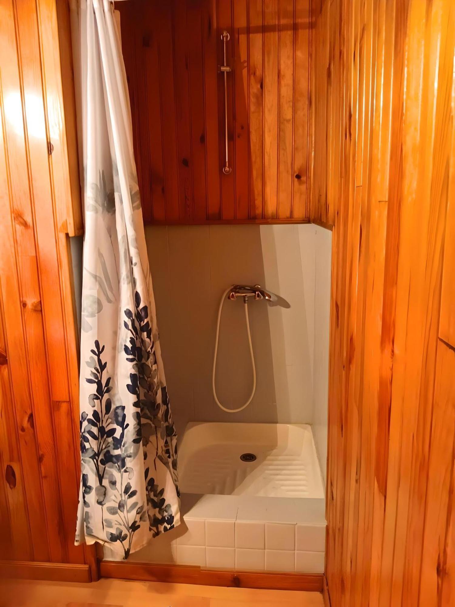 Camping Des Bains Saint-Honore-les-Bains Room photo